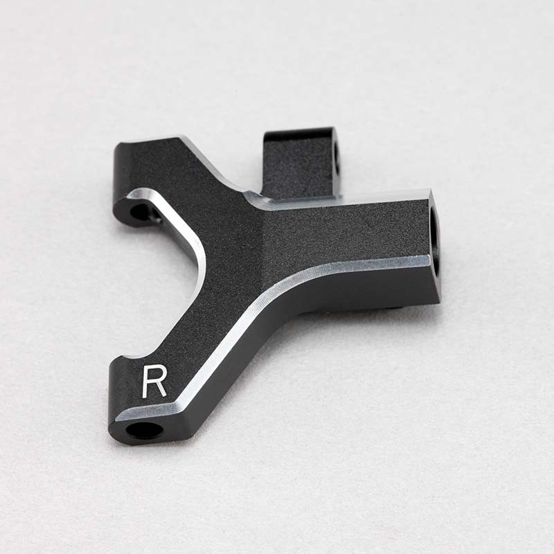 【返品種別B】□「返品種別」について詳しくはこちら□※画像はイメージです。実際の商品とは異なる場合がございます。【商品紹介】ヨコモ YD-2/4シリーズ用 アルミ製 フロント ショート ロア Aアーム（右）です。YD-2/YD-4シリーズにお使い頂けるアルミ製のフロントロアAアーム（右側のみ）です。樹脂製のショートアームよりもさらにアーム長を短くし、ホイールとの干渉を無くすことでさらに切れ角がアップし、より深いドリフトアングルでの走行が可能になります。また、重量の増加によるフロントの接地感の向上、剛性アップによるステアリングレスポンスの向上などにも効果があります。べベルエッジ処理を施したアルミ製で、高級感のある仕上がりです。※YD-4シリーズにご使用の場合は別途フロントAアームコンバージョン(Y4-AAC)が必要となります。模型＞ラジコン＞ラジコンパーツ・メーカー別＞ヨコモ＞YD-2用