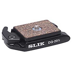 【返品種別A】□「返品種別」について詳しくはこちら□2012年10月 発売メーカー保証期間 1年◆ネジ止め式の雲台の上に取り付けて、カメラの着脱をクイックシュー式にできる汎用タイプのクイックシュー。◆「DQ-20 N」のクイックシューは一眼レフにも安定して取り付けできるサイズで、カメラへの取り付けは蝶ネジ式。◆水平出しの確認ができる2軸水準器付。◆「DQ-20 N」は「プロ 200 DX-LE」や「プロ 250 DX-LE」、「カーボン 723 EXIII」等、中型、小型の三脚に対応。■ 仕様 ■高さ：20mm縦：57mm横：81mm重量：120gカメラ取付ネジ：U1/4三脚取付ネジ：U1/4[DQ20Nスリツク]スリックカメラ＞三脚・一脚＞クイックシュー