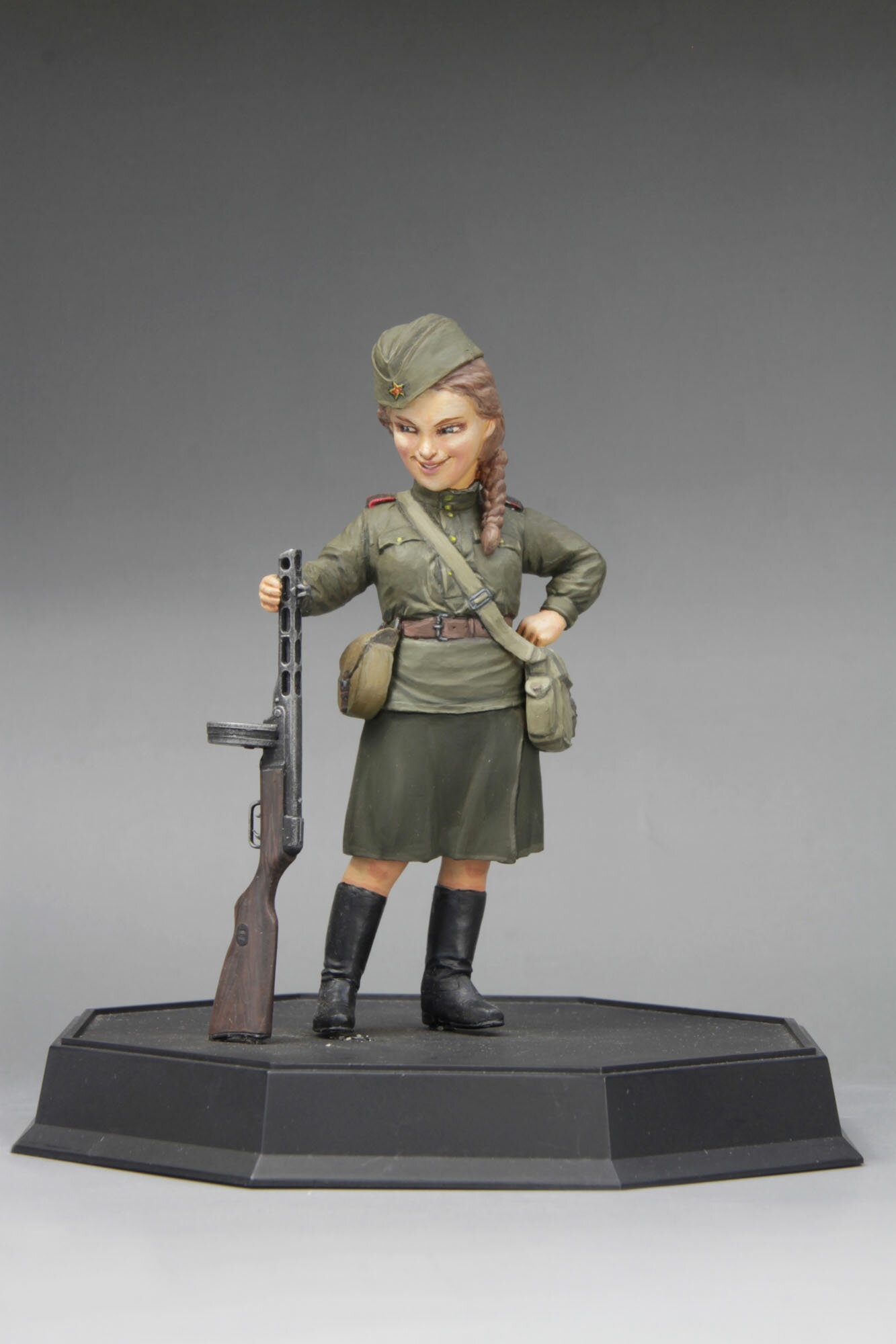 ファインモールド 1/12 WWII ソビエト陸軍女性兵士 ターニャ ＆ シュパーギンPPSh1941 プラモデル
