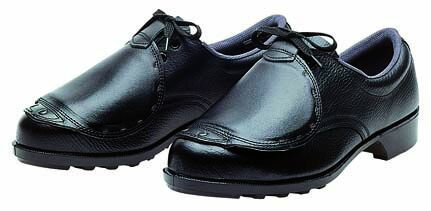 【返品種別B】□「返品種別」について詳しくはこちら□◆ラバー1層底を採用したJIS規格合格のヒモタイプの本革安全靴です。◆落下物から足の甲部を守るプロテクター付きで、先芯以外の部分も幅広くガードします！　◆あらゆる分野での一般作業に、幅広い用途で活躍するスタンダード安全靴。◆鋼先芯。◆JIS T8101 革製S種M(V式)合格。■　仕　様　■材質(アッパー)：牛革材質(ソール)：合成ゴム材質(先芯)：鋼質量(約)：550g(26.0cm片足)足幅：3E内容量：1足JIS T8101 CI/S/M/BO/H[601KOPUROBK275]ドンケルアウトドア＞DIY・工具＞保護具＞安全靴・作業靴