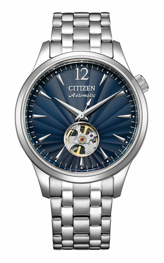 □「返品種別」について詳しくはこちら□2024年10月 発売CITIZEN NEW LIFE キャンペーン期間中にアテッサ、xC、シチズンコレクションをお求めの方に抽選で新生活応援グッズをプレゼント。詳しくはメーカーページにてご確認くださいキャンペーン期間：2026年 2月13日 〜 2026年 4月12日メーカー保証期間 3年MY CITIZENへの登録で保証期間が2年延長されます。※こちらの商品は「バンド調整」を承ります（有料）。ご希望の方はリンク先の「バンド調整料」も一緒にカートへ入れて下さい。◇◆　シチズンコレクション　オープンハート　◇◆クラシカルモダンなデザインのメカニカルウオッチで、文字板6時の位置の窓からメカニカルウオッチの心臓部であるテンプの繊細な動きを堪能できるオープンハート仕様です。円形の窓から放射状に広がる文字板のパターンが特徴的なデザインです。裏ぶたはシースルーバック仕様。回転する錘（おもり）部分とメカの動きを楽しめます。◆駆動方式：機械式腕時計　自動巻き＋手巻き◆駆動時間：約42時間（最大巻上時）◆防水性能：5気圧防水◆石数：21石◆シースルーバック◆振動数：21600回/時◆秒針停止機能◆先カン：ばね棒タイプ◆バンドアジャスト：ピンタイプ■　仕　様　■カラー：文字板・ネイビー系、ケース/バンド・シルバー系精度：平均日差 −20〜＋40秒ケース：ステンレスガラス：クリスタルガラスバンド：ステンレスバンド幅：19.0mm中留：三ツ折れプッシュタイプケースサイズ：横幅 40.0mm厚さ：10.7mm時計＞国内ブランド腕時計　メンズ＞CITIZEN（シチズン）＞CITIZEN COLLECTION（シチズンコレクション）