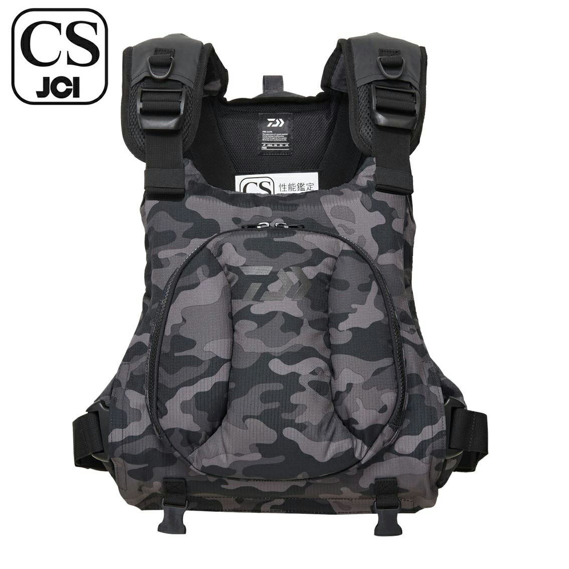 【返品種別A】□「返品種別」について詳しくはこちら□2025年03月 発売サップ・カヤックフィッシングに求められる機能性を搭載したモデル着用状態からサイズ調整がし易い前引きタイプの調整ベルトを肩と脇に配備。スマートフォンや小物の収納に便利なファスナー前ポケット。ポケット内は間仕切り付き。背もたれに干渉しにくい背面設計。落水時には再乗艇の際に各種パーツが引っかかりにくい仕様を採用。万が一の際には視認性に優れたエマージェンシーフードを背面に格納。着用状態のまま背面から引き出し着用が可能。浮力：7.5kg / 24時間以上自重：0.8kg着丈サイズ（目安）/フリー：46cm■各種調整ベルト着用状態からサイズ調整がし易い前引きタイプの調整ベルトを肩と脇に配備。落水後に再乗艇する際にベストの各種パーツが干渉しないようにテープの余り部分などをまとめて置ける仕様設計。■カヤック乗船時にも干渉しにくい背面設計カヤックやカヌーでの使用 に最適な背もたれに干渉しにくいライフジャケット。独自設計により、背もたれへの圧迫を軽減し、長時間のパドリングでも快適な座り心地を実現。安全性と快適性を両立した信頼のアイテム。■エマージェンシーフード仕様万が一の際には視認性に優れたエマージェンシーフードを背面に格納。着用状態のまま背面から引き出し着用が可能。■大型フロントポケット内側メッシュポケット・ピンオン用テープDカン付き■ハンドウォーマー身頃の内側に手を温めるウォーマー機構を配備。指先の冷えを軽減。■リフレクトプリント前身頃・後身頃の2か所にリフレクトプリントを施し視認性を確保。■CS JCIマーク取得モデル（L2）ライフジャケットには、水中で浮き上がる力が7.5kg/24時間以上あること、顔を水面上に維持できることなどの様々な安全基準が定められています。CS JCIマークの入ったライフジャケット(固型式)は、浮力・強度・水上での性能(浮遊姿勢など）・着心地等の試験基準を満たしたライフジャケットです。試験基準を満たしたライフジャケットにはCS JCIマークが標示されています。※CS＝Compliance with the Standardの略＝基準に遵守した※「CS JCIマーク」は本体内側に記載されています。※規格により性能が異なります。詳しくは日本小型船舶検査機構(JCI)HPをご覧ください。■　仕　様　■サイズ：フリー浮力：7.5kg / 24時間以上自重：0.8kg着丈サイズ（目安）/フリー：46cm表地：ポリエステル100％（撥水加工）浮力材：ポリエチレン独立発泡材[08370762ダイワ]ダイワアウトドア＞フィッシング＞フローティングベスト