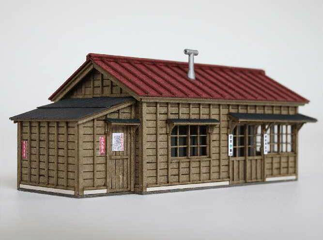 【返品種別B】□「返品種別」について詳しくはこちら□2025年05月 発売※画像はイメージです。実際の商品とは異なる場合がございます。※画像は塗装例です。本製品は未塗装です。【商品紹介】梅桜堂のペーパーキットストラクチャー、詰所B【1/150スケール】です。chitetsu corporation × 梅桜堂=コラボ製品chitetsu corporationによる設計の詰所を梅桜堂のペーパーキットで製品化！　地方私鉄でも国鉄の地方線区でも似合う汎用性のあるデザインの詰所。小サイズと中サイズの2種類ご用意しました。単体でのご使用はもちろん、用途の違う詰所として並べて配置することもおすすめです。着色済みのペーパー製組み立てキット1/150スケール窓ガラス用カット済み透明シート、3Dプリント製煙突が付属します屋根は脱着式標記類付属(※煙突とトタン波板の塗装が必要です。)【商品仕様】スケール：1/150スケール商品形態：ペーパー製キット完成サイズ：幅69mm×奥行33mm×高さ28mm鉄道模型＞Nゲージ ストラクチャー＞梅桜堂