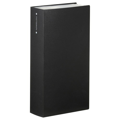 【返品種別A】□「返品種別」について詳しくはこちら□2025年05月 発売思い出を鮮やかに残せる高透明フィルム採用のフォトアルバム◆Lサイズ480枚、またはパノラマサイズ160枚の写真を収納できる大容量タイプコンパクトながら、Lサイズ写真をたっぷり480枚横向きに収納できる大容量タイプ。撮りためた写真も一気に整理できます。また、パノラマサイズの写真を160枚縦向きに収納することも可能です。◆写真本来の色をそのまま美しく見せる透明度の高いフィルムポケットには従来品よりも透明度の高いフィルムを採用。写真本来の色合いを忠実に再現します。また両面とも透明なので、表裏に絵や柄があるカード等も、収納したままどちらの面も見ることができます。◆写真が収納しやすいサイドインポケットLサイズの写真はページの見開き中央から横方向に差し込みます。写真がスムーズに入り、逆さまにしてもこぼれないので持ち運びも安心です。パノラマサイズの写真はページ上部から縦方向に収納します。◆保管に便利なサックケース付きアルバムをホコリや汚れから守る半透明のサックケース付き。丈夫なPP素材を使用しているので、大切なアルバムをしっかりと保護します。本棚にもすっきり収まり、持ち運びにも便利です。◆整理に便利なインデックスシール付き撮影メモや日付などを書き込める、便利なインデックスシール付き。背表紙用と写真ポケット用にサイズの違う2タイプをご用意しました。【付属品】・サックケース・インデックスシール■　仕　様　■仕様：OPP溶着式ポケットアルバム対応写真サイズ…Lサイズ（W127×H89mm）パノラマサイズ（W254×H89mm）表紙サイズ：約W154×H294×D62mm収納枚数：Lサイズ480枚またはパノラマサイズ160枚材質…表紙：PPフィルム：OPP[ABTCL480BK]ハクバカメラ＞写真整理用品＞フォトアルバム＞ポケットアルバム