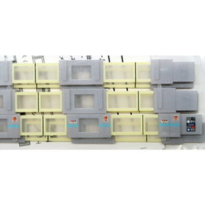 ［鉄道模型］グリーンマックス (Nゲージ) 2583 着色済みホームドア（水色・小窓あり・20m級4ドア車用） 6本組