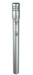 【返品種別A】□「返品種別」について詳しくはこちら□メーカー保証期間 2年※マイクの位置や距離、ソフトウェアや機器の設定などのご使用環境によっては、正常に音声を拾えない場合がございます。うまく音声が認識できない場合は、マイクの位置を調整するなどしてお試しください。※他に接続しているUSB機器のドライバーなどの競合による不具合に関する動作保証は致しかねます。スタジオ・レコーディング、放送、音空間の創造のために生まれた、高品位な単一指向性コンデンサ型マイクロホン◆フラットな周波数特性により、音源からのサウンドを忠実に再現可能し、また、低周波数特性が選択可能です。◆0dB/10dBでロック可能な、アッテネータ・スイッチを装備し、均一な周波数を持つ、軸対称なカーディオイド指向特性が、最大限のセパレーションを実現すると同時に、収音軸を外れたときの音質劣化をを最小限に抑制。◆幅広い周波数特性、低いノイズ特性、RFノイズに対する高い耐性を備えることにより、特にギター、ピアノ、シンバルといったアコースティック楽器のパフォーマンス・シーンにおける、業界スタンダードとしての地位を確立しています。■　仕　様　■指向特性：カーディオイド周波数特性：20Hz〜20kHzインピーダンス：150Ω開回路感度：-45dBre 1V/Pa等価雑音レベル：16dB SPL(1kHZ、PAD ON）電源：ファンタム　DC11〜52V/1.2mAコネクター：XLP3ピン、オス寸法：Φ24×全長212mm質量：230g付属品：ウインドスクリーン（49A111)、マイクホルダー(A57F)、パッドロックプレート、3/8"→5/8"変換ねじ、キャリングケース、アイソレーションマウンド（A53M)[SM81LCX]シュア楽器・レコーディング＞マイク＞コンデンサーマイク