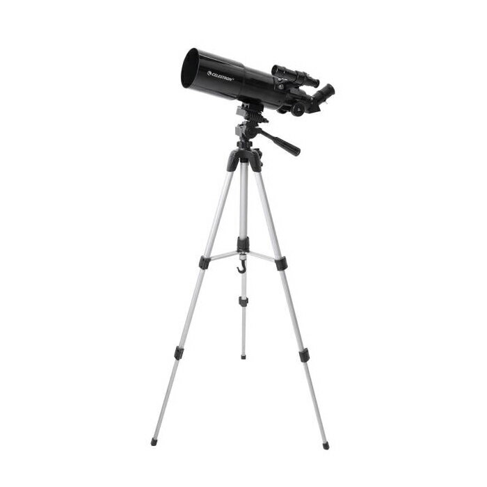 【返品種別A】□「返品種別」について詳しくはこちら□メーカー保証期間 2年※画像はイメージです。スマートフォンは付属しておりません。持ち運びに便利な専用バッグ付きの軽量コンパクトな天体・地上兼用望遠鏡◆望遠鏡の入門機地上の風景や天体観測に使用できる望遠鏡の入門機です。接眼レンズは高倍率と低倍率の2個付属、接眼レンズ20mmでは20倍、接眼レンズ10mmでは40倍で観察できます。また付属の 45°正立プリズムにより正立像で観察できるため、望遠鏡初心者もで安心してご使用いただけます。◆工具レスで簡単に組立て三脚はワンタッチ開脚式、鏡筒はネジ1本で固定、工具レスで簡単に組立てできます。架台部のパンハンドルで目標を定めて、ピント調整するだけです。◆野鳥や風景などの観察にも天体・地上兼用タイプですので、月や惑星、さらには野鳥や風景などの観察ができます。◆携帯に便利な専用バックパック付き付属の専用バックパックは、望遠鏡と付属品が全て収納できるリュックサックとして携帯にとても便利です。ドライブやキャンプで活躍します。交通機関を使って遠隔地に持ち出し、地上の風景を観測したり、天体観測する方にもおすすめです。◆スマートフォンアダプター付属スマートフォンアダプターを接眼レンズに取付け、合焦ハンドルでピントを合わせれば、気軽に月などの撮影ができます。■　仕　様　■対物レンズ/有効径：80　/反射防止コーティング焦点距離（口径比F）：400mm（F5）分解能・極限等級：1.45 秒・11.3等集光力：肉眼の131倍鏡筒サイズ：長さ457mm（接眼レンズ取付位置まで）ファインダー：5倍24　鏡筒台座：1/4 インチネジ接眼部：差し込み式/31.7　接眼レンズ：10 　（40倍）、20　（20倍）パーツ取付けサイズ：差し込み式/31.7　架台部：パンハンドル付経緯台三脚：アルミ製3段伸縮式、高さ（経緯台含む）：55.8 　〜132.0 　写真撮影：付属「スマートフォン用カメラアダプター」併用にて可太陽観察：不可重さ：1.9kg（本体）付属品・・・5×24ファインダー、45°正立プリズム31.7mm、接眼レンズ20mm、接眼レンズ10mmスマートフォンアダプター、専用バッグ、 取扱説明書、保証書[トラベルスコプ80]セレストロンカメラ＞アウトドア＞天体望遠鏡・双眼鏡・レーザー距離計＞天体望遠鏡＞本体