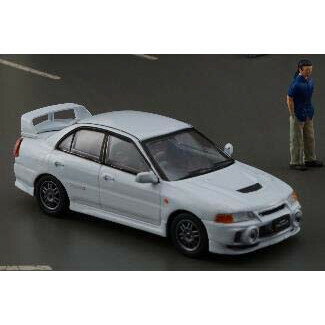 BM CREATIONS 1/64 三菱 ランサー エボリューション IV カスタム ID ホワイトRHD フィギュア付【64B009..