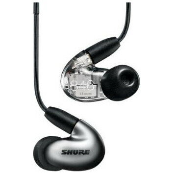 【返品種別A】□「返品種別」について詳しくはこちら□2022年09月 発売メーカー保証期間 2年◆真のオーディオファンが納得できる高遮音性イヤホンバランスよく最適化された4つのカスタム高精度ドライバーは、これまでにないクリアで伸びのあるサウンドを提供し、革新的なローパスフィルター設計は、音のディテールを損なうことなく、本物のサブウーファーだけが表現できるリアルな重低音を楽しめます。これは、何十年にもわたる経験に基づいた比類のない聴覚の鋭敏さが設計に生かされている証拠です。多くのミュージシャンがShureを信頼し、真のオーディオファンが納得できる高遮音性イヤホンです。◆4基の高精度ドライバー4基の高精度ドライバーが、これまでにないクリアでワイドレンジなサウンドを実現。3way構成で低・中・高域において優れた空間表現を実現(Hi Res AUDIO認定取得済み)。画期的なローパスフィルターは、明瞭さやディテールを損なうことなく、これまで達成できなかった真のサブウーファーの深い低域再生を提供します。カスタム可能な周波数特性は、バランス、ウォーム、ブライトの特性を持つ交換式ノズルインサートでより好みのサウンドにチューニングが可能。用途、好みに合わせて自由自在にサウンドシグネチャーをカスタマイズできます。◆どこでも臨場感あふれる最高のリスニング体験ノズルインサートのエクステンドノズル(初期設定ノズル)は、音の明瞭度を高め、さらなる「空気感」を加えます。バランスノズルは明瞭度とディテールを高め、ウォームノズルは低音の存在感を高め、ブライトノズルは明るく高音域を際立たせます。高遮音性テクノロジーで、周囲の騒音を最大37dB遮断。通勤、エクササイズや旅行など、どこでも臨場感あふれる最高のリスニング体験を楽しむことができます。◆長期的な価値を提供人間工学に基づいた薄型設計は、最適化されたノズル角度を備え、長時間装着の快適さとフィット感を実現。ワイヤーフォー ムフィットの安全な耳かけ型デザインにより、ケーブルが邪魔になりません。取り外し可能なMMCX着脱式3.5mmステレオミニプラグケーブルにより、SE846高遮音性イヤホンはBluetooth接続の完全ワイヤレス・セキュアフィット・アダプターを含む、様々なケーブルアクセサリーに装着することが可能です。2年保証付きで、プロフェッショナルの現場向けに丈夫に設計され、長期的な価値を提供。■　仕　様　■スピーカータイプ：4基の高精度ダイナミック型MicroDriver感度(@1kHz)114dB SPL/mWノイズ減衰量：最大37dB再生周波数帯域：15Hz〜20kHzインピーダンス(@1kHz)9Ωケーブル：162cmストレートケーブル入力コネクター：金メッキ3.5mm(ステレオミニプラグ)付属品：3.5mmステレオミニプラグケーブル、ソフトフォームイヤパッド(S/M/L)　ソフトフレックスイヤパッド(S/M/L)、イエローフォームイヤパッド、トリプルフランジイヤパッド、　6.3mm変換アダプター、ノズル交換ツール、交換用ノズルインサート、ハードキャリングケース、　Comply製ソフトフォームイヤパッド(XS）、 Comply製PSeriesソフトフォームイヤパッド(S/M/L)[SE846G2GT]シュアオーディオ＞ヘッドホン・イヤホン＞イヤホン＞カナル密閉型＞ダイナミック型＞シルバー/グレー