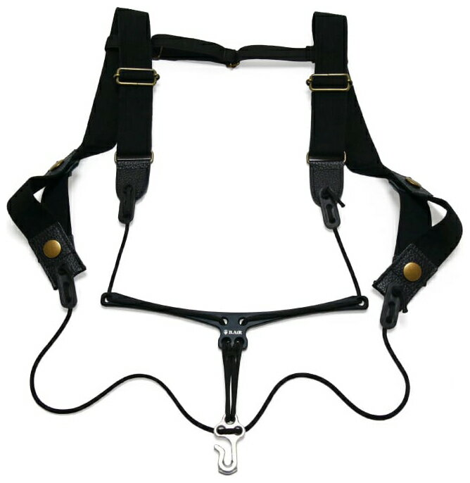 【返品種別A】□「返品種別」について詳しくはこちら□※使用上の注意・汗や水ぬれにより色落ちすることがありますのでご注意ください。・楽器の落下事故などにつきましては、いかなる場合におきましても一切の責任を負いかねます。予めご了承くださいますようお願い申し上げます。・分解や組み立ての際はご使用になられるお客様の責任のもと慎重に作業を行ってください。・誤飲のおそれがありますのでパーツ類の保管やご使用には十分注意し、子供の手のとどかないところでお使いください。万が一飲み込んだときには、すぐに医師へご相談ください。ハーネスタイプのバードストラップ◆左右の動きが邪魔されない水平方向にスライドするので、首下げタイプと同じように左右に楽器を動かすことができます◆伸縮機能を装備ショルダーベルトに伸縮機能を装備ゴムパーツは脱着でき好みに合わせてお使いいただけますまたゴムパーツが劣化した場合もパーツ交換でメンテナンスが可能です◆ショルダーベルト柔らかさのある落ち着いた風合いの国産素材を使用サイドには取り外し可能なゴムパーツを標準装備しています◆補助ゴムベルト適度な伸縮性のある素材でショルダーベルトのズレを防ぎます◆V型プレート エクストラワイド20センチ幅のプレートで、ちょうど鎖骨と肩甲骨で楽器を支えることができますスライダー機能でフレキシブルに長さ調節が可能です◆アジャスター上下左右4ヶ所にあるアジャスターで最適なポジションが簡単に見つかります止め結びをほどくだけで簡単に分解ができ、メンテナンスがご自身で行えます◆クローバーフック水平方向にスライドするので、左右に楽器を動かすことができます磨耗を防ぐためフック部分には透明チューブをかぶせています◆ブレード(紐)ナイロン製で十分に耐久性があります■　仕　様　■V型プレート：エクストラワイドフック：クローバーフックサイズ：フリーサイズ[BSSHOULDER]ビーエアー楽器・レコーディング＞楽器アクセサリー＞ストラップ＞その他