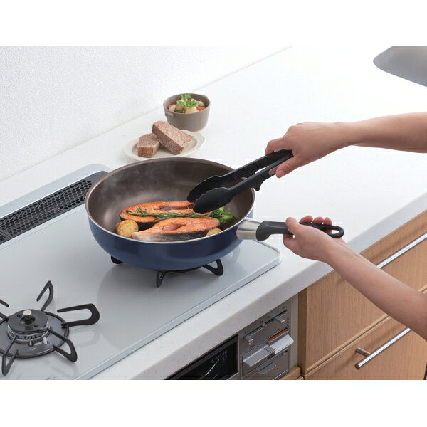 サーモス 【ガス火専用】炒め鍋　28cm　ネイビー KFI-028D-NVY THERMOS　KITCHENpl...
