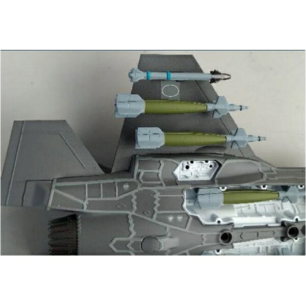 Joshin web 家電とPCの大型専門店のKBウイングス 1/72 F-35A 空対地モード【KBW72009】 塗装済み完成品｜アングル2
