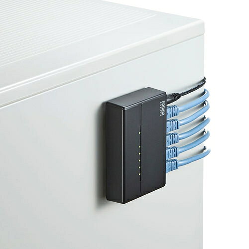 Joshin web 家電とPCの大型専門店のサンワサプライ 10/100BASE-T対応 5ポートスイッチングハブ マグネット付き LAN-SWHP501BK｜アングル2