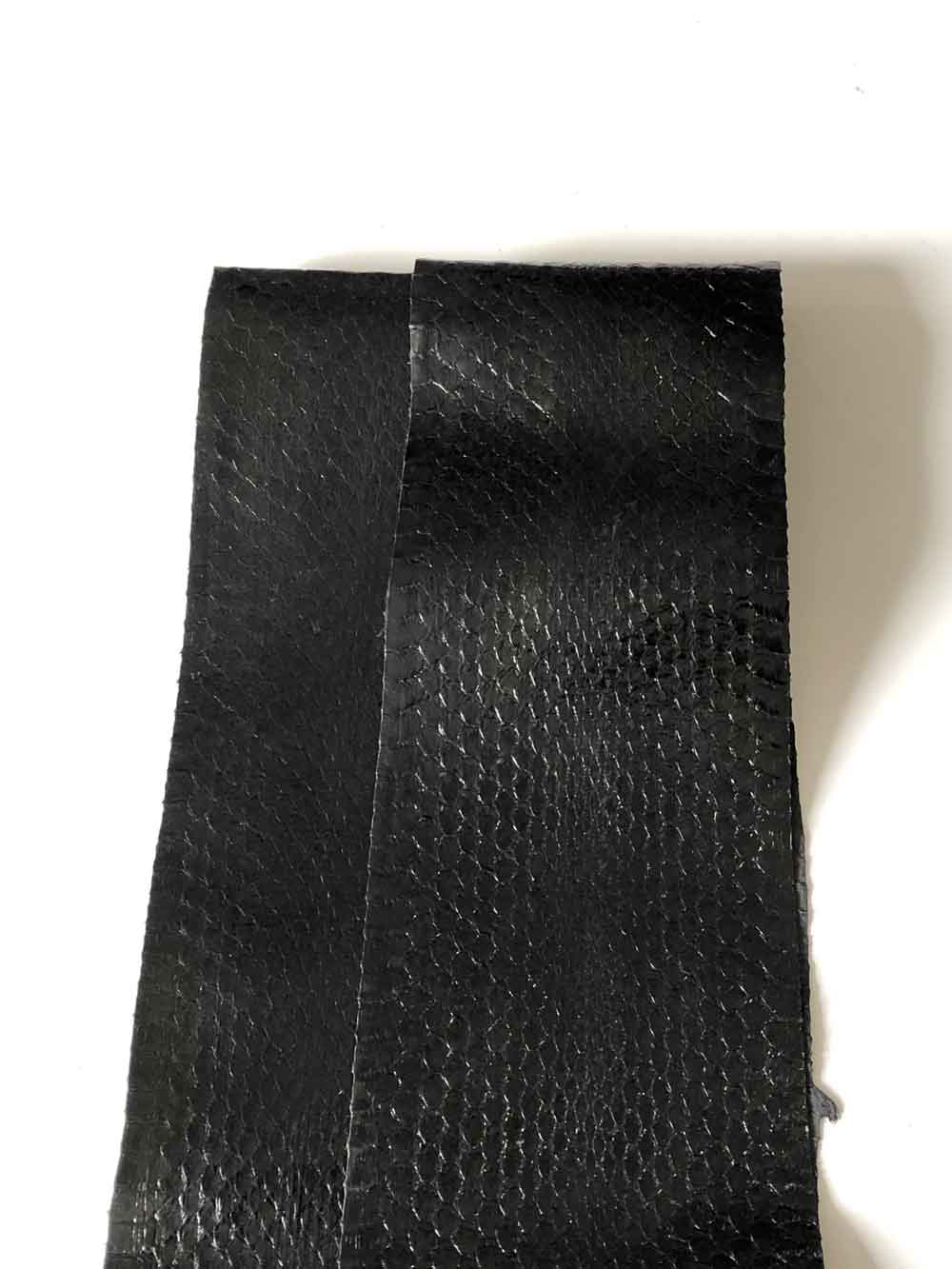 ヘビ革素材（ウミヘビ革）ブラック