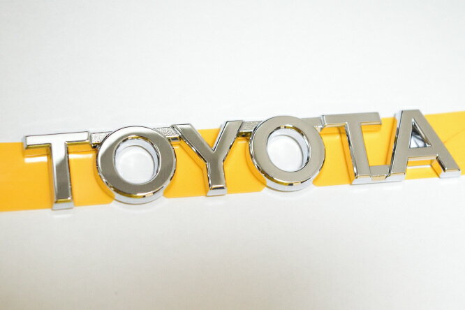 【30系トヨタ RAV4バックドア付スペアタイヤ装着車】リア左「TOYOTA」文字 エンブレム 海外仕様純正部品