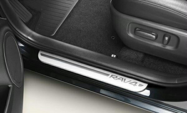 【30系RAV4】「RAV4」ロゴ入りアルミニウムスカッフプレート 前席用ドア2枚分セット 海外仕様純正アクセサリー