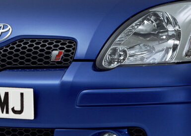 【10系後期トヨタ ヴィッツ】フロントTOYOTA SPORTロゴマーク エンブレム 海外仕様純正部品