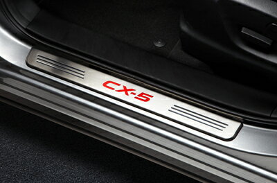 【KE系CX-5】「CX-5」ロゴ入りイルミネーテドスカッフプレート ドア4枚分セット 海外仕様純正アクセサリー