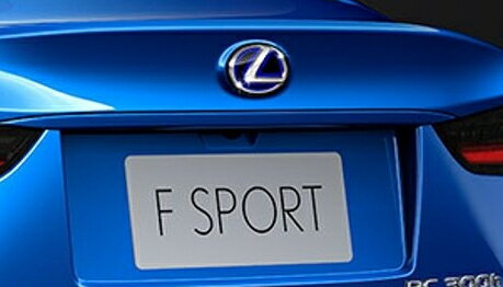 【現行型LEXUS RC300h】リアセンター「L」マーク エンブレム 海外仕様純正部品