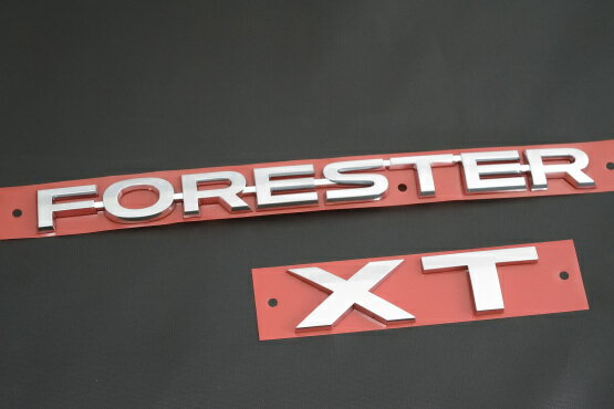 【SJ系スバル フォレスター】リア右艶消し「FORESTER XT」文字 エンブレム 海外仕様純正部品