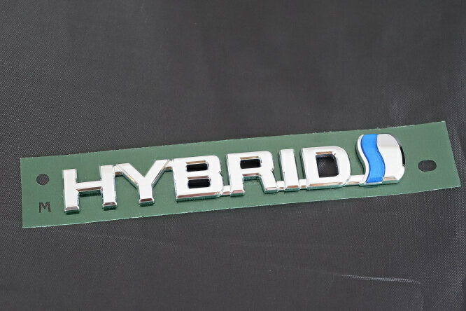 【現行型トヨタ カムリ】リア右「HYBRID」文字 エンブレム 海外仕様純正部品