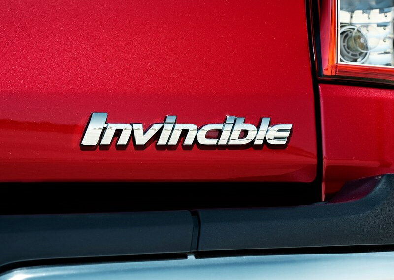 【120系トヨタ ハイラックス】「Invincible」文字 エンブレム 3ピースセット（リア右下＆両サイド） 海外仕様純正部品