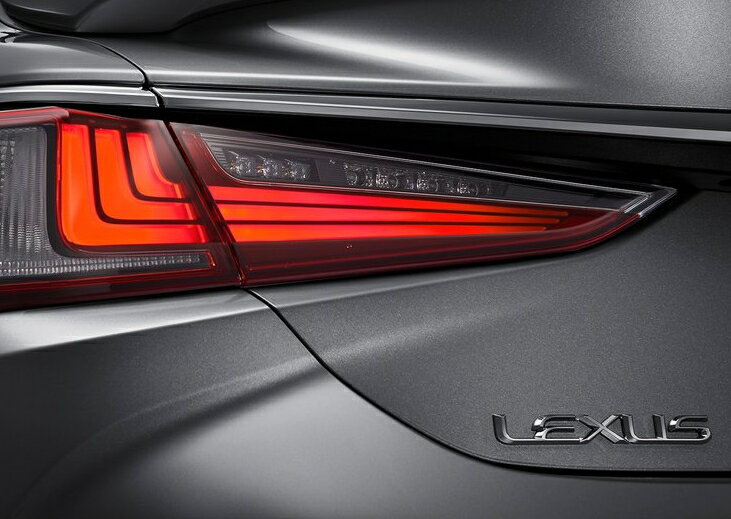 ES300h用 エンブレム リア左「LEXUS」文字