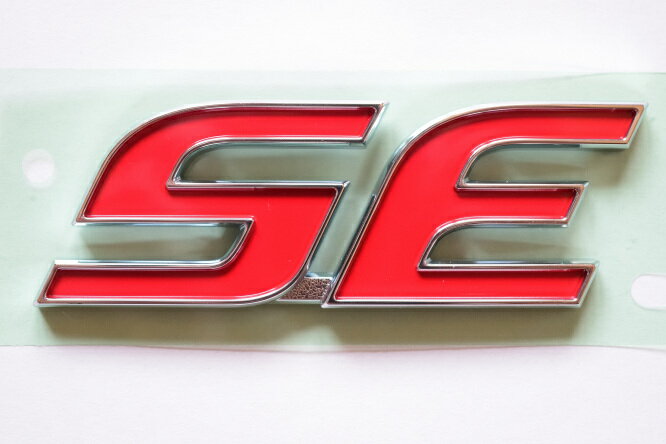 【210系トヨタ カローラセダン】リア右「SE」文字 エンブレム 海外仕様純正部品