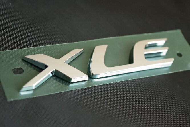 【210系トヨタ カローラセダン】リア右「XLE」文字 エンブレム 海外仕様純正部品