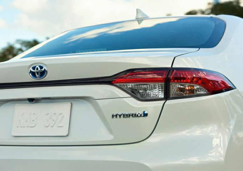 【210系トヨタ カローラセダン】リア右「HYBRID」文字 エンブレム 海外仕様純正部品