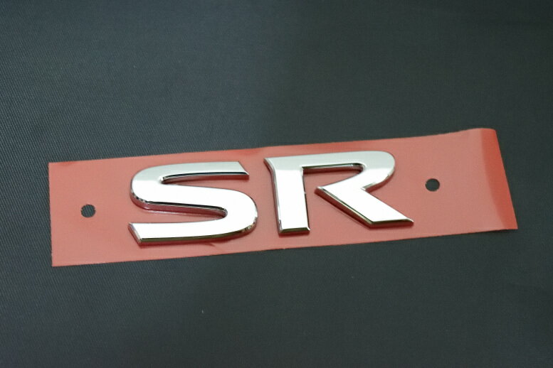 【E12系ノート】リア右「SR」文字 エンブレム 海外仕様純正部品