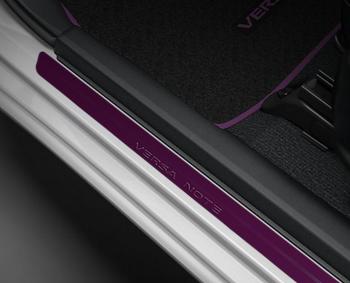 【E12系日産 ノート】「VERSA NOTE」ロゴ入り キッキングプレート 前席用左右セット 海外仕様純正アクセサリー