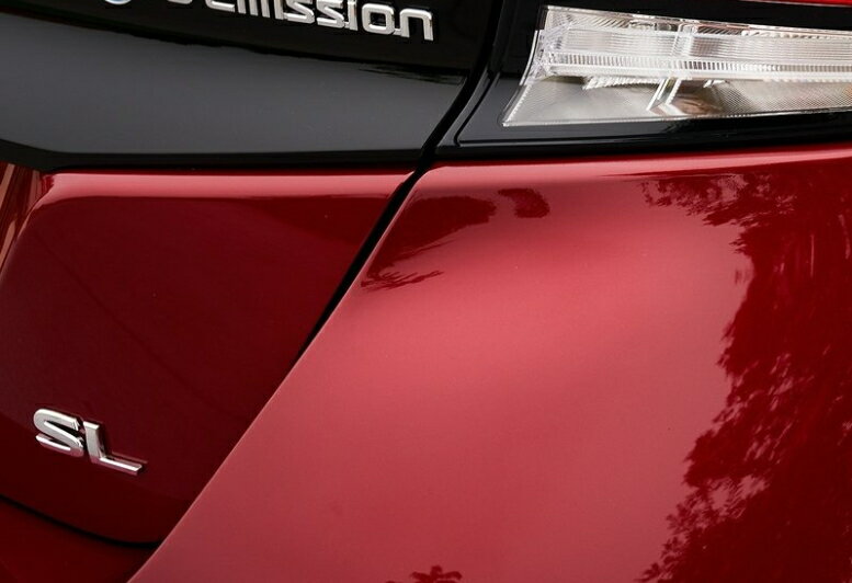 【ZE1系リーフ】リア右「SL」文字 エンブレム 海外仕様純正部品