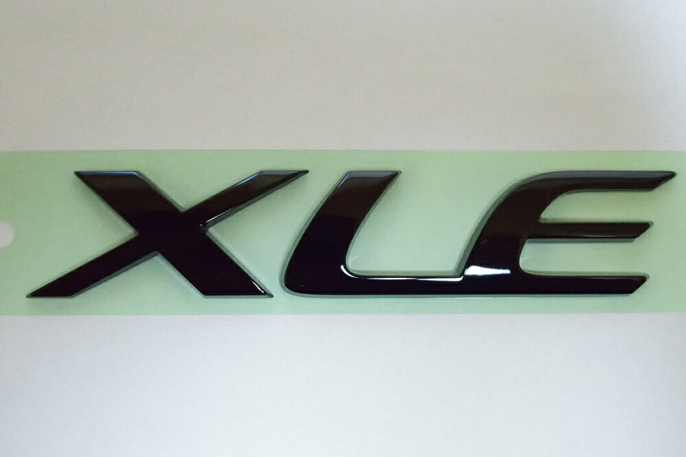 カローラ クロス用 トヨタ純正 エンブレム リア右 ブラック「XLE」文字
