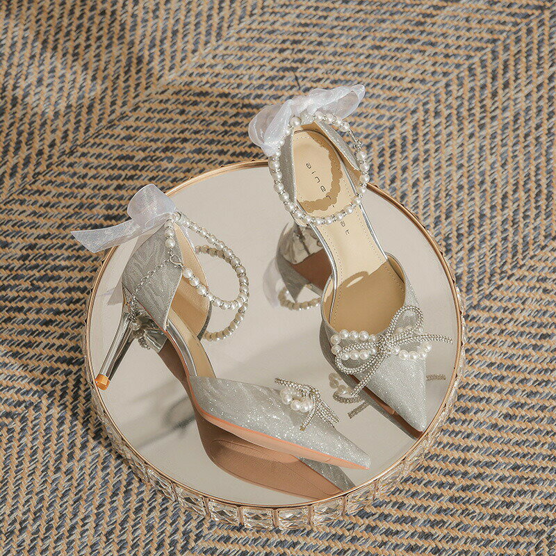 JMBショッピングのパンプス 痛くない ブライダルシューズ ストラップ 6cm 8cm ヒール 美脚 キラキラ 結婚式 靴 レディース シルバー フォーマル ウェディング シューズ 花嫁 太ヒール パンプス 二次会 パーティー 母の日 プレゼント｜アングル2