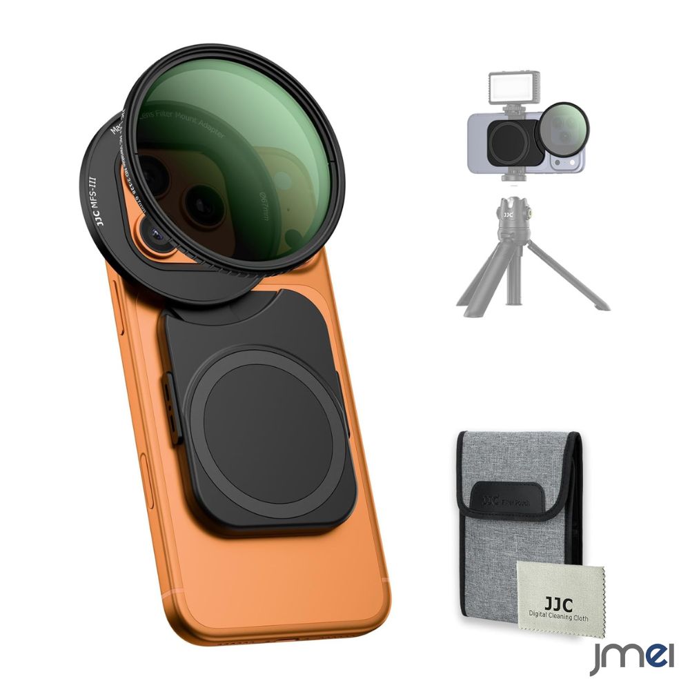 MagSafeアクセサリー Apple Watch対応商品はこちら ⇒スマートフォンケースをお探しの方はコチラ 【商品の特長】 ・段階的な減光調整ができる67mm可変NDフィルター（ND2-ND128）を同梱 1段から7段分（ND2〜ND128）の減光量を枠の回転でスムーズにコントロール。強い日差しや光量が激しく変化する屋外環境でも、適切な露出を保ち表現豊かな写真や動画を撮影できます。 ・MagSafe対応強力両面マグネット設計でスムーズに固定 強力な両面磁気構造を採用し、スマートフォン背面への素早い脱着を実現。磁気対応の自撮り棒や三脚、車載ホルダー等と組み合わせたスマートな設置も可能です。 ・1/4インチネジ穴＆コールドシューマウント搭載で多様な拡張性 底面の標準1/4インチネジ穴により三脚や雲台へ確実に固定できるほか、上部のコールドシューマウントに外付けマイクやLEDライトを取り付け可能。撮影環境に応じたセットアップをサポートします。 ・高品質アルミニウム合金とシリコン素材によるレンズ保護 軽さと堅牢性を備えたアルミニウム合金と高耐久ABSを採用。接続部には傷防止・遮光用のシリコンスロットを備え、スマートフォン本体のカメラレンズを保護しつつ光漏れを防ぎます。 ・製品仕様：67mm MagSafe対応フィルターアダプター＋可変NDフィルターキット ・フィルター規格：67mm可変NDフィルター（ND2〜ND128 / 1〜7ストップ対応） ・固定方式：両面マグネット固定（MagSafe規格対応） ・拡張マウント：1/4インチネジ穴 ×1、コールドシューマウント ×1 ・主要材質：ABS、アルミニウム合金、シリコン ・対応機種：MagSafe対応iPhoneシリーズ（iPhone 17 / 16 / 15 / 14 各モデル）および各種スマートフォン ・用途：屋外動画撮影、Vlog、モデル撮影、スローシャッター撮影、各種写真撮影など 【パッケージ内容】 ・67mm MagSafe対応フィルターアダプター本体 ×1 ・67mm 可変NDフィルター（ND2-ND128） ×1 関連ワード： スマホ フィルターアダプター 67mm 可変NDフィルターキット ND2-ND128 MagSafe対応 マグネット式 両面磁気 1/4ネジ穴 コールドシュー 各種スマホ対応 iPhone 17 16 15 14 滝 水流 映像制作 撮影小道具 旅先 散歩 趣味 ※商品は入荷時期によりアップグレードによる仕様変更がある場合がございます。あらかじめご了承ください。 ※安価な酷似商品や転用画像商品にご注意ください。 ⇒ハンディファン/扇風機/サーキュレーター 一覧はコチラ ⇒冷風扇・冷風機 一覧はコチラ ⇒電気カイロ 商品一覧はコチラ ⇒ヘッドレストモニター 一覧はコチラ ⇒モバイルモニター商品一覧はコチラ ⇒プロジェクター商品一覧はコチラ ⇒Nintendo Switch関連商品一覧はコチラ ⇒ヘッドホン商品一覧はコチラ ⇒キッズスマートウォッチ 商品一覧はコチラ ⇒イヤホン商品一覧はコチラ ⇒apple watchバンド一覧はコチラ ⇒AirTag 一覧はコチラ ⇒タブレットPC本体 商品一覧はコチラ ⇒空気伝導イヤホン商品一覧はコチラ ⇒骨伝導イヤホン商品一覧はコチラ ⇒イヤホン商品一覧はコチラ ⇒ストラップ 商品一覧はコチラ ⇒Magsafe ACC商品一覧はコチラ ⇒USB加湿器 商品一覧はコチラ ⇒キッズタブレット 商品一覧はコチラ ⇒スマートウォッチ本体一覧はコチラ ⇒ストラップ 商品一覧はコチラ ⇒自転車/バイク用スマホホルダーはコチラ ⇒自撮り棒関連商品一覧はコチラ ⇒三脚商品一覧はコチラ ⇒スタビライザー一覧はコチラスマホ フィルターホルダー 減光フィルター 67ミリ a-B0G4VQZDGZ 磁気装着 ホルダー 露出調整 減光調整 三脚接続 マイク装着 ライト装着 高画質 軽量 コンパクト 防振 防水