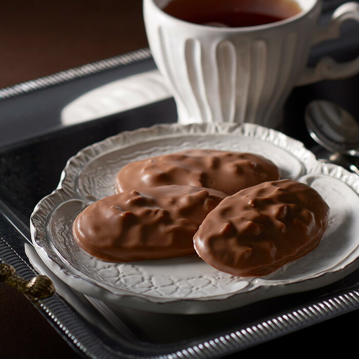 マカダミア・ショコラ ミルク 「冬季仕様」（4枚入・バッグタイプ）ヴィタメール バレンタイン チョコ 2026 お土産 御歳暮 御中元 クリスマス 誕生日 父の日 母の日 プレゼント お取り寄せ スイーツ お返し バレンタインデー ホワイトデー