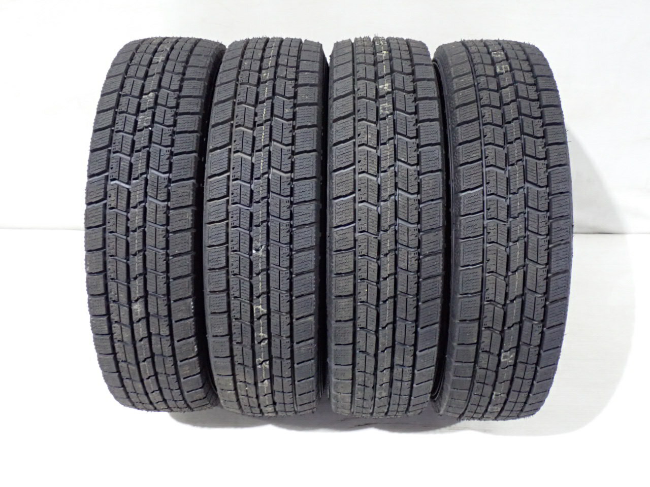 27日20時スタート!10%オフクーポン【中古】165/70R14 スタッドレスタイヤ 4本セット グッドイヤー アイスナビ7 ( 14インチ 165/70-14 )
