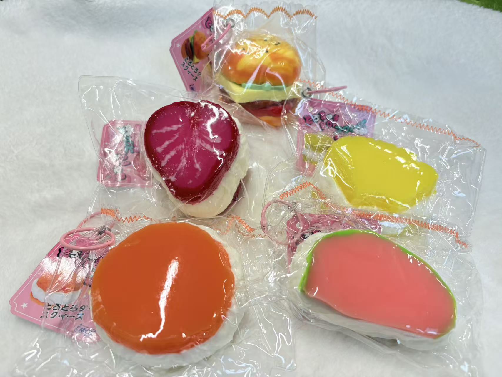 【即納】シリコン スクイーズ　癒しグッズ　暇つぶし　ハンバーガー　パイナップル　オレンジ　スイカ　イチゴ　かわいい　食用不可　クラックス　袋のまま　柔らかい　もちもち　水感　粘着　ねっとり　触感　感触　触り心地 jmstudio-10000109 Joyful Momentsスタジオ パッケージ画像