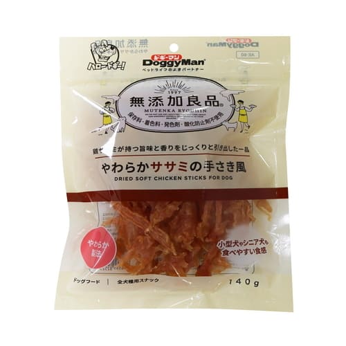 広告文責・販売事業者名:株式会社ビューティーサイエンスTEL 050-5536-7827・・・・・　商　品　詳　細　・・・・・ 商品名 無添加良品 やわらかササミの手さき風 内容量 140g 商品説明 鶏肉の中で最も低脂肪でヘルシーなササミを、ひと手間かけた手巻き風に仕上げました。、しっとりやわらかなおいしさを味わえます。手でちぎれるほどの柔らかさなので、超小型犬、小型犬でも食べやすい大きさにすることができます。保存料、着色料、発色剤、酸化防止剤不使用。 原材料 鶏ササミ(鶏すじ肉を含む)、グリセリン、リン酸塩(Na)、ミネラル類(カルシウム) 栄養成分 粗タンパク質54.5％以上、粗脂肪1.0％以上、粗繊維1.0％以下、粗灰分8.5％以下、水分28.0％以下 エネルギー 300kcal/100g 給与方法 【1日の目安給与量】幼犬、超小型成犬(5kg以下)：〜15g小型成犬(5〜11kg)：15〜30g中型成犬(11〜23kg)：30〜50g大型成犬(23〜40kg)：50〜80g・目安給与量を参考に1日1〜数回に分け、おやつとして与えてください。・給与量は犬によって個体差が生じます。食べ残しや便の様子、健康状態をみて調節してください。・2ヶ月未満の幼犬には与えないでください。・犬の習性や性格、食べ方によっては、のどに詰まらせたりする恐れがありますので、適切な大きさにして与えてください。・開封までのおいしさを保つために、脱酸素剤が入っています。無害ですが食品ではありません。誤飲防止のため、開封後はすぐに取り除き捨ててください。 ご注意 ※パッケージデザイン等は予告なく変更されることがあります。 区分 ペット用品 製造国・原産国 中国 製造販売元 ドギーマンハヤシ 株式会社 JANコード 4976555825251