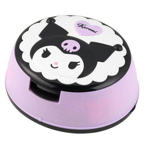 商品名 レック クロミ ウェットティッシュケース ＆ 水99.9% ウェットティッシュ 1個入 内容量 80枚×1個 商品説明 ●かわいいクロミのウェットティッシュケース。●付属のウェットティッシュは、99.9%が純水でできた、限りなく水に近い安心な成分です。●パラベン・アルコール・香料・PG不使用でお子様やペットにも安心です。※メーカーの都合により、パッケージ・仕様等は予告なく変更になる場合がございます。 サイズ 本体170×150×75Hmm シート約180×140mm 材質 ケース材質：本体・バネ受け/ポリプロピレン、フタ・ずきん・目・レース・顔・ハート・ドクロ・スイッチ/ABS、底板/ポリエチレン、バネ/ステンレス鋼線 シート成分：水、BG、ブチルカルバミン酸ヨウ化プロピニル、ベンザルコニウムクロリド 注意事項 【使用上の注意】・シートは水に溶けません。トイレには流さないでください。・お肌に異常が生じていないかよく注意して使用してください。お肌に合わない場合は使用をやめてください。・使用中や使用後、直射日光にあたった後に、赤み、はれ、かゆみ、刺激、色抜け(白斑等)や黒ずみ等の異常があらわれた場合は、ただちに使用を中止して皮フ科医等に相談してください。そのまま使用を続けますと、症状を悪化させることがあります。・傷やはれもの、しっしん等の異常がある部位には使用しないでください。・目に入らないように注意してください。目に入った場合はすぐに水かぬるま湯で十分洗い流してください。・直射日光のあたる場所や高温・低温になる場所に保管しないでください。・乳幼児の誤飲・誤食・誤使用を避けるため、手の届かない場所に保管してください。・温めるとシートが変色する場合があります。・内容成分(原材料)のにおいが感じられる場合がありますが、品質には問題ありません。・開封後はなるべく早めにご使用ください。 備考 ※パッケージデザイン等は予告なく変更されることがあります。 ※メーカー都合により商品のリニューアル・変更及び原産国の変更がある場合があります。 区分 日用品 製造国・原産国 日本 製造販売元 レック株式会社 JANコード 4903320486737 広告文責・販売事業者名:株式会社ビューティーサイエンス TEL 050-5536-7827