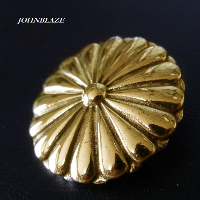 金色の真鍮製 コンチョ パーツ ネジ式 菊紋 直径30mm 大 菊御紋 菊花紋章 愛国 大日本帝国 連合艦隊 日本 憂国 キク 花 菊の御紋 ネジ付 スクリュー...
