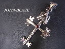 JOHNBLAZE 商品説明 シルバー925製ペンダントトップ プレイングスカル 十字架シェイプ 中央に天然石ガーネットをセッティング 925刻印 サイズ タテ約63mm×ヨコ約34mm ※バチカン含む 最長部計測 多少の誤差はご了承下さい。 重　量 約19g 多少の誤差はご了承下さい。 材　質 Sterling Silver シルバー925製 Garnet 天然石ガーネット 注意事項 モニター機種環境により色合いが異なって見える場合がございます。 ペンダントトップのみの出品です。チェーンは付属しません。 (大きさ、形状により取付け対応できない場合がございます) 金属アレルギーがある方はご着用できません。 ハンドメイド品、掲載画像はサンプルを撮影したものです。 商品毎により個体差があり、色合いや燻し風合いが異なります。 生産過程に生ずる小傷などがある場合がございます。 あらかじめご理解ご了承の上、ご購入お願い致します。 JOHNBLAZE