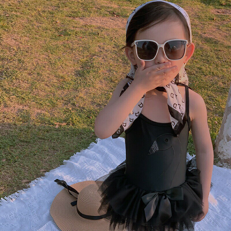 送料無料 子供水着 9-22kg スクール水着 みずぎ コクチョウ ブラックスワン Black Swan フリル キッズ ビギニ ワンピース 子ども ジュニア ラッシュガード 女の子 ガールズ ジュニア 子ども用 水着 レース キャップ付き 子供水着 c-yongyi-6285-gg