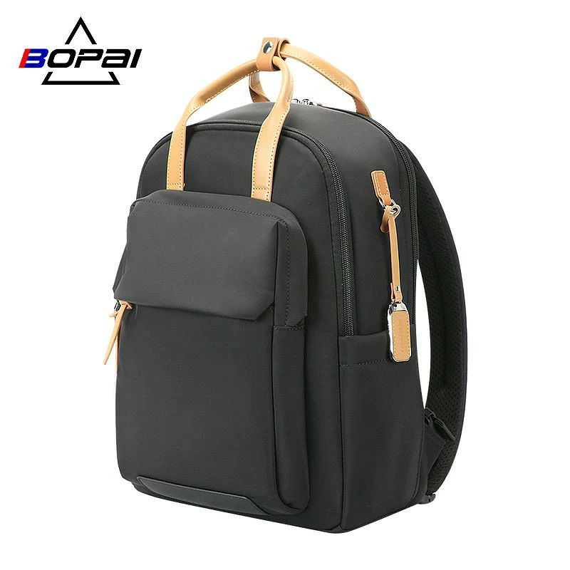 商品名 ビジネスリュック レディース オシャレ 商品仕様 ■ブランド：BOPAI ■カラー：ブラック ■サイズ：38cm*11.5cm*28.5cm ■重量：0.75kg ■素材：高密度ナイロン・牛革搭載 ■容量： iPad/PC14inchまで対応可能 ■ポイント：通勤、出張、通学、日常のお出かけなどいろんなシーンで重宝するPCバッグです。 ハンドルストラップで持ち手のばらけを防ぎ持ちやすさUP！フォルムの美しさもキープしてくれます。 ※人の手にての計測となります為、サイズにつきましては1〜2cmの誤差が生じる場合がございます。 商品説明 ・カジュアルな雰囲気で人気の高いの新作が登場! ・とっても軽量でタブレットやノートPCに持ち運びに便利なノートPCケースとなります。 ・防水/撥水加工が施されている上、衝撃吸収クッションが内蔵されている為、大切な機器をしっかりと保護します。 ・ 手提げは収納が可能な為、通勤、通学、アウトドアと様々なシーンで大活躍間違いなしです。 ・ シンプルで無駄のない洗練されたデザインの為、ビジネスやカジュアルなどどのようなスタイルにもマッチ。 ・いつも荷物が多いママさんにも、流行りに敏感な学生さんにもおすすめなおしゃれリュックです。 ・軽い、お弁当が入るなどのオフィス・ビジネスシーンでの実用性はもちろん、カジュアルな通勤スタイルからスーツにも合わせられるおしゃれさも備えた通勤バッグ。 商品カラー ブラック 注意事項 1.PC、環境、光の具合等により、色のイメージが画像と若干異なる場合が御座います。 2.製造上、細かな汚れやシワ糸のほつれが発生する場合がございます。度を超して痛みのある場合には弊社までご連絡下さい 発送 佐川急便