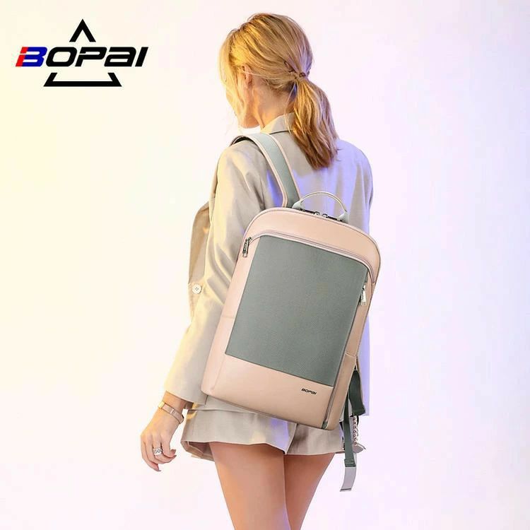 商品名 BOPAI　 超薄型 ビジネスリュック サイズ ■本体サイズ：約縦幅41cm×横幅29cm×マチ9.5cm ■重量：約0.78kg ■色：ピンク ■素材/表装：合成皮革/ポリエステル/カーボンコーティング ※人の手にての計測となります為、サイズにつきましては1〜2cmの誤差が生じる場合がございます。 ※お持ちのパソコンサイズ・インチのお間違えがないよう、必ず、ご自身のお持ちのパソコンの型番をお調べの上、 商品ページ記載サイズをご確認頂き、余裕のあるサイズをご注文下さい。 商品説明 ・カジュアルな雰囲気で人気の高いの新作が登場! ・とっても軽量でタブレットやノートPCに持ち運びに便利なノートPCケースとなります。 ・防水/撥水加工が施されている上、衝撃吸収クッションが内蔵されている為、大切な機器をしっかりと保護します。 ・ 手提げは収納が可能な為、通勤、通学、アウトドアと様々なシーンで大活躍間違いなしです。 ・ シンプルで無駄のない洗練されたデザインの為、ビジネスやカジュアルなどどのようなスタイルにもマッチ。 ・いつも荷物が多いママさんにも、流行りに敏感な学生さんにもおすすめなおしゃれリュックです。 ・A4サイズ、軽い、お弁当が入るなどのオフィス・ビジネスシーンでの実用性はもちろん、カジュアルな通勤スタイルからスーツにも合わせられるおしゃれさも備えた通勤バッグ。 商品カラー ピンク 注意事項 1.PC、環境、光の具合等により、色のイメージが画像と若干異なる場合が御座います。 2.製造上、細かな汚れやシワ糸のほつれが発生する場合がございます。度を超して痛みのある場合には弊社までご連絡下さい 発送 佐川急便