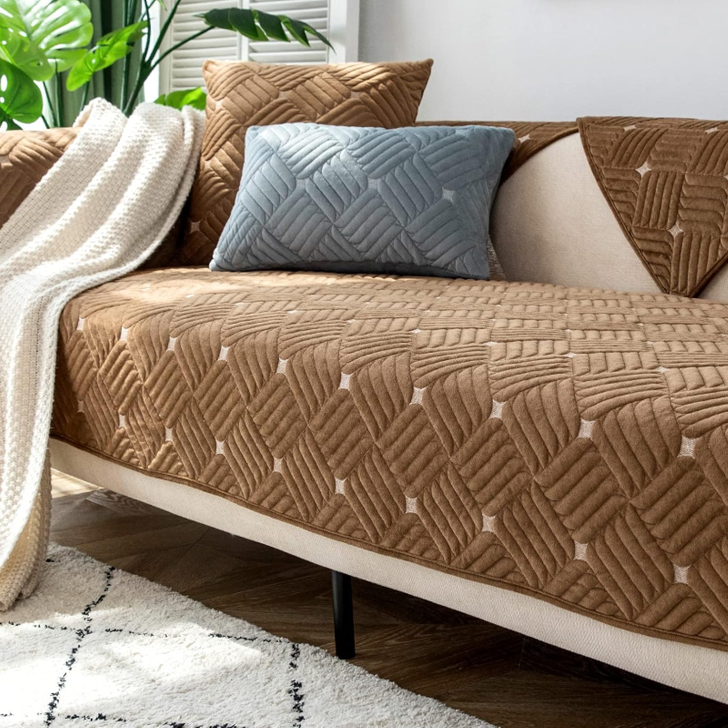 　　　 ◆◇◆売れている秘密◆◇◆ ・ご注文より7〜14営業日の到着となります。（土・日・祝日を挟みますと、配送が遅れる場合もございます。） ◆サイズ◆ 70x70cm　70x120cm　70x150cm　70x180cm　70x210cm　90x70cm　90x90cm　90x120cm　90x160cm　90x180cm　90x210cm　90x240cm　110x110cm　110x160cm　110x180cm　110x210cm　110x240cm　 1pc(セットではありません)で販売しています。好きな色とサイズをご自由に選んで、組み合わせてください。　　 ◆製品仕様◆ 多機能 四季通用 北欧風 毛布 カーペット シーツ ベッドカバー 毛布敷きパッド 布団カバー 【存在感溢れふソファカバー】カラフルな生地で、日常生活もより明るく、より鮮やかに。見ているだけで明るく気分になれます。【やさしい座り心地】リラックスに安心感もプラス。清潔感があり、肌触りの良い生地。使う季節を問いません。【防水】防水性に優れた素材を使用し、ペットの爪による傷、万が一の際の汚れから、ソファを守ることができるカバーです。ペットは飼わなくても、日常生活に使える多機能ソファカバーです。 【多用途】1ピースのみで、ソファカバーではなく、いろんな家具を飾ることができます。出窓や床に敷いてラグやマットになり、使い方はゆかたで、くつろぎ生活を楽しめるマルチカバーです！各種類の革製ソファーと布製ソファーに適用します。肘付きソファーと肘なしソファーとも対応できます！ 【デザイン】裏側は滑り止めの顆粒生地で、ズレにくく、使い便利です！手洗いも洗濯機で洗ってもOK、四季通用できるのソファカバーです！ご使用のソファーに掛けるだけで汚れや傷を防止します。とても柔らかい、心地よい感触が得られます。それに、細かいキルティングを施しているので中わたの寄りを抑え、型崩れしにくく、丈夫でしっかりとしています。 【通用】四季節も通用でき、防塵、キズ防止などの機能あり、マルチカバーでソファーをしかっりと保護できます。抜群の伸縮力でソファカバーが変形しにくい、簡単に着脱でき、洗濯可能、各種類の革製ソファー、布製ソファー、肘付きソファーに適用します。　　　【適用対象】ソファーカバー適用場所：家、オフィス、レストラン。適用対象：大中小型犬、猫、ウサギ、子供。 　　　◆◇◆注意事項◆◇◆ご覧のモニターの環境、撮影環境により実物と色味が異なって見える場合がございます。湿った状態で他のものと擦り合わせると色が移る恐れがあります。濃色品の洗濯時は、白色、淡色と分けて洗ってください。説明 -