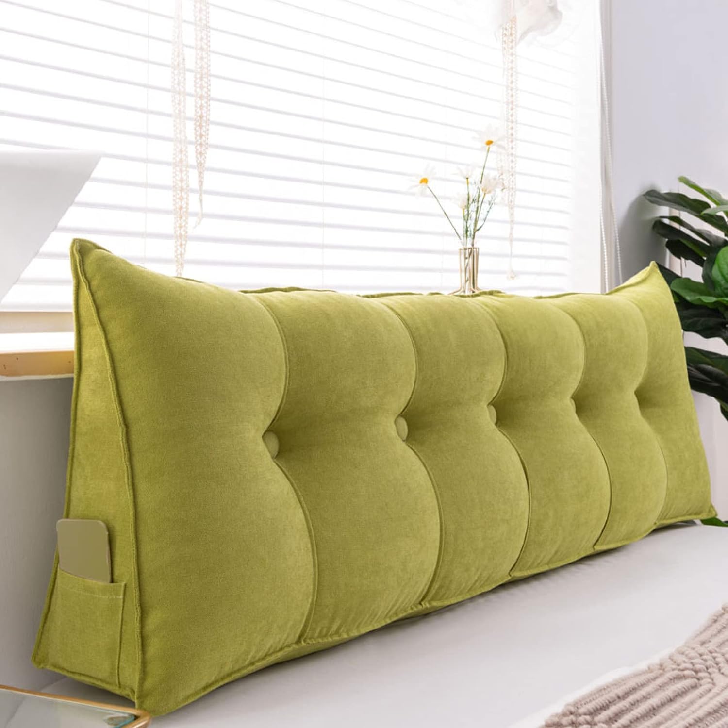 　　　 ◆◇◆売れている秘密◆◇◆ 【人間工学に基づいたデザイン】人体工学に基づく設計:楔形枕は人体工学に基づいて設計され、同時に腰、背中、首、頭を科学的に完全に支持し、座り方を大幅に改善した。同時に腰部に異なる外物の耐性を提供し、と腰部の圧力をできるだけ軽減する。 【対象者とシーン】学生、会社員、運転手、は長期コンピュータ、健康に問題のある人。ベッド、オフィスチェア、ソファ、その他の背もたれを支える場面など、あらゆる場面で使用できます。この枕は、、母の日、クリスマス、誕生日プレゼント、記念日、父の日など、ほとんどの機会やフェスティバルに適しています。 【サポート枕】子供がベッドやソファーで電子ゲームをしているとき、大人はいつも彼らの悪い座り方が骨格の健康発育に影響を与えるのではないかと心配しています。そして、この枕は科学的なサポートを提供してあなたの面倒を解消することができます。背中を支え、骨の成長を守る力を提供します。 【広く使われています】標準的なベッド、デイベッド、プラットフォームベッド、寮のベッド、二段ベッド、またはその他のベッドには快適なヘッドボードが必要です。深いソファ、ベンチ、ポーチスイング、トレーラー、窓際の座席、またはその他の深い場所でも快適な背中のサポートが必要です。 【プレゼントにも】ベッドとソフトベッド、 ソファーベッド、窓側の座席、ソファ、 パーティーや屋外でも。母の日、父の日、誕生日、お祝いなどの贈答品としてもおすすめです。 商品発送のタイミング：通常、ご注文から2〜3日営業日内を目安にご発送致しております。 商品到着のタイミング：通常、ご発送から6〜8日営業日以内に到着いたします。 土曜・日曜・祝日・繁忙期明けには配送が混雑いたしますので、お届け時間は多少前後する場合がございます。納期の確認等はごメールにてお気軽にお問い合わせ下さいませ。 　　　◆◇◆注意事項◆◇◆ご覧のモニターの環境、撮影環境により実物と色味が異なって見える場合がございます。湿った状態で他のものと擦り合わせると色が移る恐れがあります。濃色品の洗濯時は、白色、淡色と分けて洗ってください。説明 -