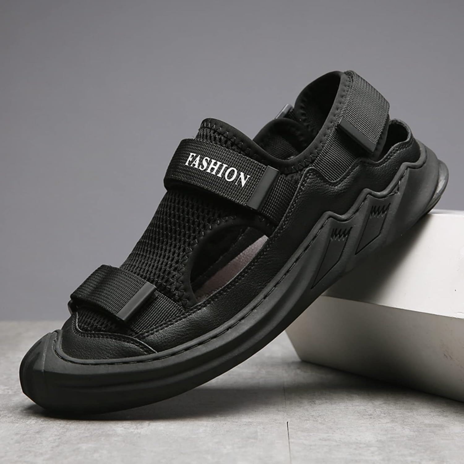 サンダル メンズ スポーツサンダル カジュアルシューズ おしゃれ メッシュ 通気性 つま先保護 マジックテープ 滑り止め 歩きやすい 疲れない コンフォート 蒸れない 衝撃吸収 速乾性 夏用 花火大会