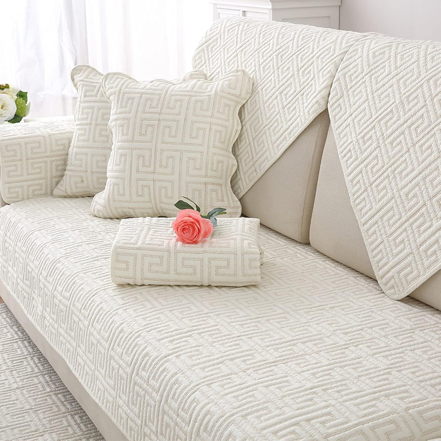 　　　 ◆◇◆売れている秘密◆◇◆ 【適用サイズ】70*70cm 70*90cm 70*120cm 70*150cm 70*180cm 70*210cm 90*70cm 90*90cm 90*120cm 90*160cm 90*180cm 90*210cm 90*240cm 90*260cm 110*110cm 110*160cm 110*180cm 110*210cm 110*240cm ◆素材：綿 弊店の商品が出荷から到着まで約8~10日かかります。祝日のため納期が遅れます。 【存在感溢れふソファカバー】カラフルな生地で、日常生活もより明るく、より鮮やかに。見ているだけで明るく気分になれます。【やさしい座り心地】リラックスに安心感もプラス。清潔感があり、肌触りの良い生地。使う季節を問いません。 【生地】綿布の表面は柔らかく快適で、有害物質は含まれていません。ふわふわしていますので、心地よい感触が得られます。裏側は滑り止めの生地で、ズレにくく、使い便利です！【防塵、防汚れ】ソファーに掛けたり、ソファーの防塵、防汚れ作用を発揮します。カバーが汚れになったら、あらってからきれいになり、長期間使えます。 【多機能】滑り止め効果抜群、高級感有り、オールシーズンにも通用、水洗い可能。折りたたみできるのでかんたんに収納できます。お部屋の雰囲気に合わせて、お好みのカラー・柄を選びいただけます。 【広い使用範囲、四季通用】マルチカバー、ソファカバー、ソファ毛布、ソファタオル、ダブルソファー、シングルソファー、寝椅子、出窓。防塵カーペット、キャンプカーペット、旅行毛布なども使えます。実用性も美観性も備えていて、気軽にお部屋の飾り付けを変える。 　　　◆◇◆注意事項◆◇◆ご覧のモニターの環境、撮影環境により実物と色味が異なって見える場合がございます。湿った状態で他のものと擦り合わせると色が移る恐れがあります。濃色品の洗濯時は、白色、淡色と分けて洗ってください。説明 弊店の商品が出荷から到着まで約8~10日かかります。祝日のため納期が遅れます。 ★デザイン ナチュラル系だけでなく、北欧テイストのお部屋など、 あなたのお部屋にピッタリの色柄がきっと見つかるはず！ ★高品質 高品質の綿で作られたマルチカバーです。細かい織り目は通気性が良いです。柔らかくて手触りは快適にご使用いただけます。 ★防塵、防汚れ ソファーに掛けたり、ソファーの防塵、防汚れ作用を発揮します。 ★お手入れ 手洗いも洗濯機で洗ってもいいで、四季通用できるのソファカバーです！洗濯機で洗う時には、柔らかい程度の洗いを選択してください。 ★広い使用範囲 ダブルソファー、シングルソファー、寝椅子、出窓、ござ、カーペットなどの場合に適用する ◆サイズ 70*70cm 70*90cm 70*120cm 70*150cm 70*180cm 70*210cm 90*70cm 90*90cm 90*120cm 90*160cm 90*180cm 90*210cm 90*240cm 90*260cm 110*110cm 110*160cm 110*180cm 110*210cm 110*240cm ◆素材：綿 取り扱い上の注意 製品が届いてきたら、まず洗浄してから使用するのはお勧めです。 水洗える、滑り止め: 綿素材で出来上がり、ずれにくいで。常温水洗ならドライクリーニングも洗濯機でクリーニングも可能です。 洗濯の際は、他の物への色移りや、ひっかかりを避ける為、必ず単独での洗濯をお願いします。 また、多少の縮み、色落ち、型崩れが発生することがございます。 長時間、水に浸けておいたり濡れたままにせず、速やかに形を整えて陰干ししてください。 綿の糸は特別な処理を行い、堅くなりますが、クリーニングの回数に従って柔らかくなります。 キーワード：1人掛け 2人掛け 3人掛け 4人掛け 北欧風 防塵 キズ防止 滑り止め 洗える ソファー保護 汚れ防止 触り抜群 肌に優しい 四季通用 肘あり 長方形 年中使用 清潔簡単 防塵 洗える チェアカバー 毛布 肘あり ブランケット フロアマット 折り畳み